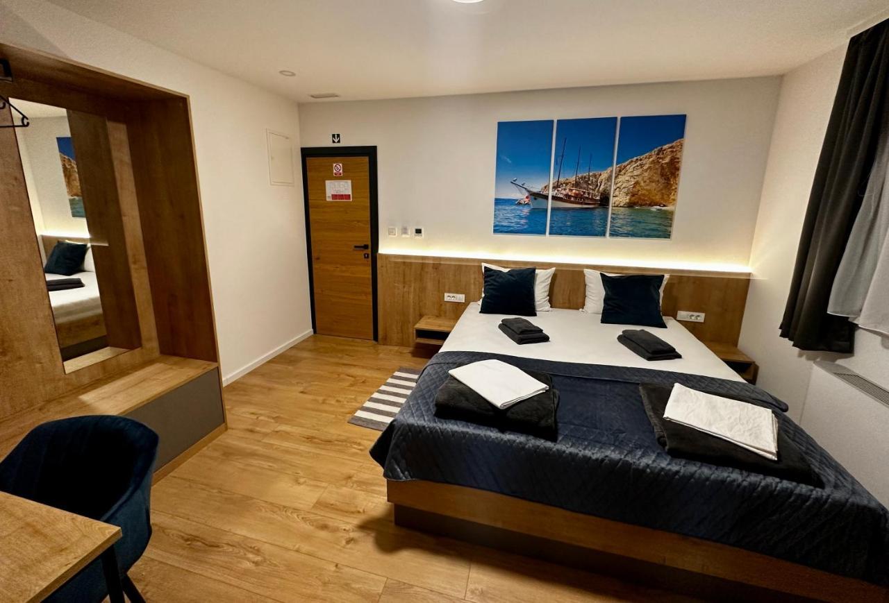 Rooms Slavonski Brod Eksteriør bilde